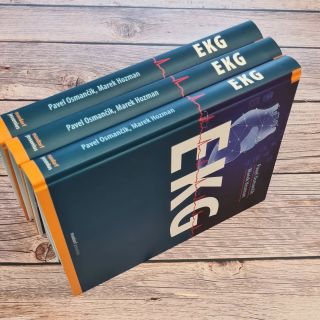 Novinka EKG doplnila naši silnou trojku. Stejné téma ale každá je jiná. 📚 #knihymaxdorf #knihy #knizninovinky...